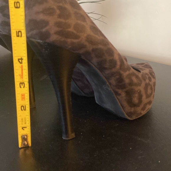 Carlos by Carlos Santana size 8 platform animal print pumps PLATONIC - Picture 13 of 15